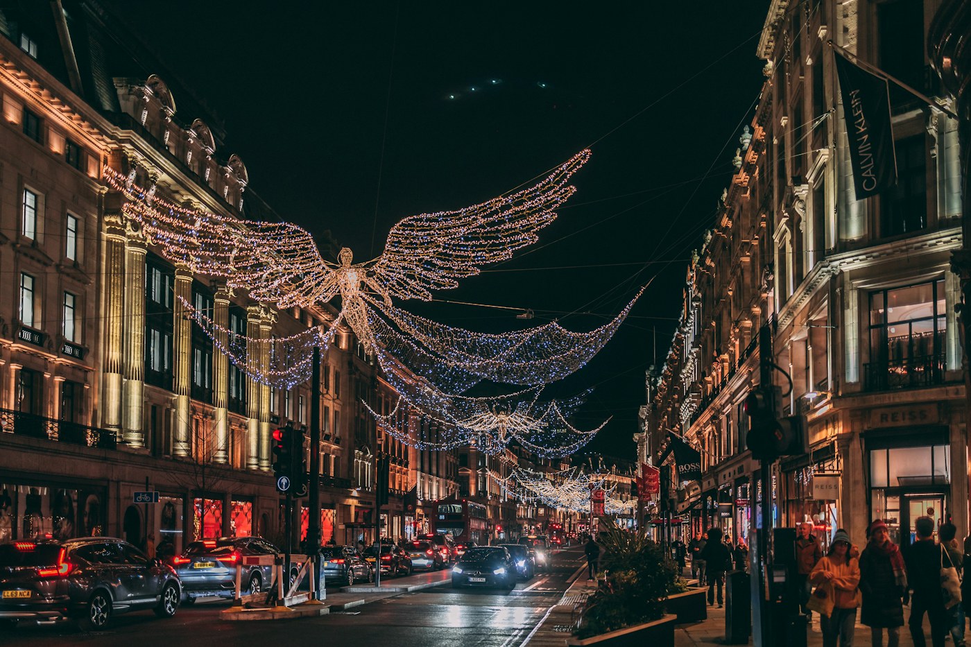Les anges de Noël illuminent Regent Street